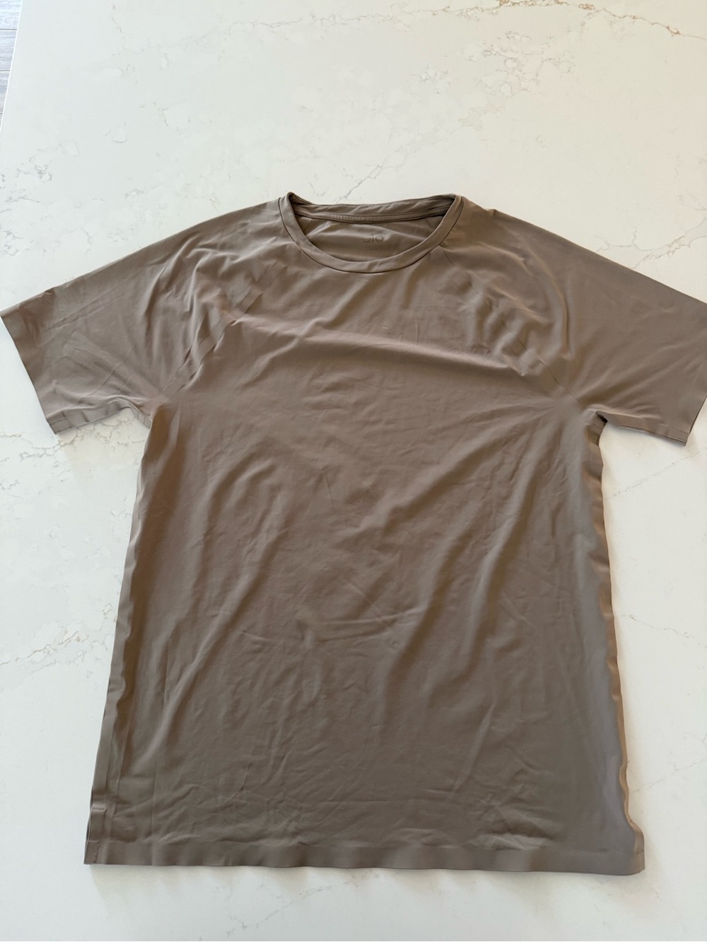 ALO Yoga Men's Short Sleeve Workout Tee - Taupe Brown